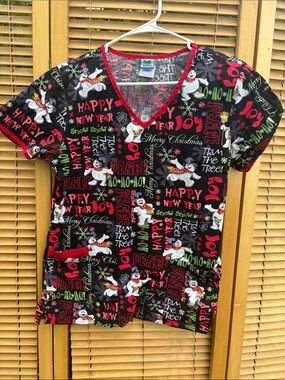 Scrub Medical Festive Black Christmas Print V-Neck Tee with Red Trim